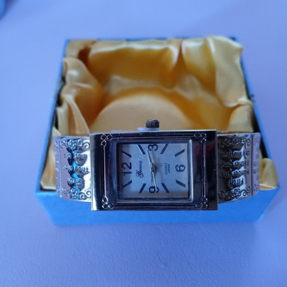 Gold, Genoa Woman's watch, engraved.